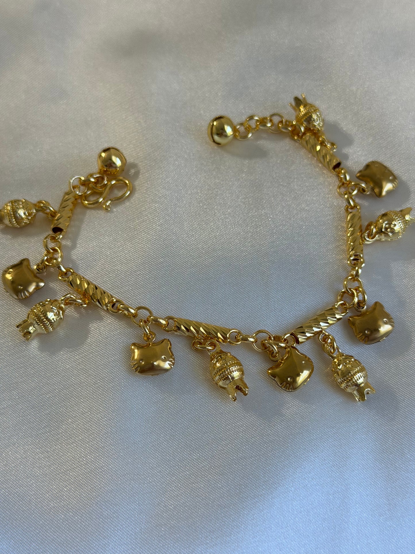 Hello Kitty & Berry Bracelet