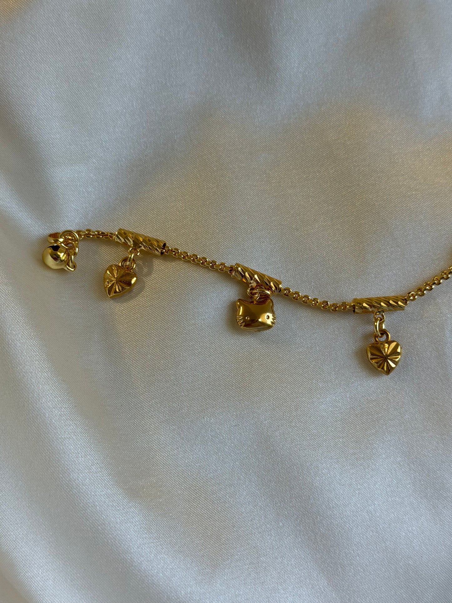 Hello Kitty Link & Heart Bracelet