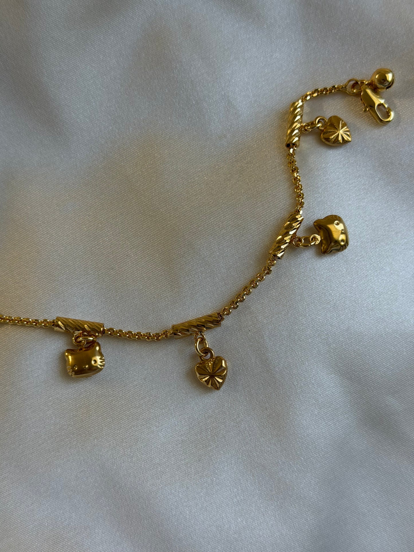 Hello Kitty Link & Heart Bracelet