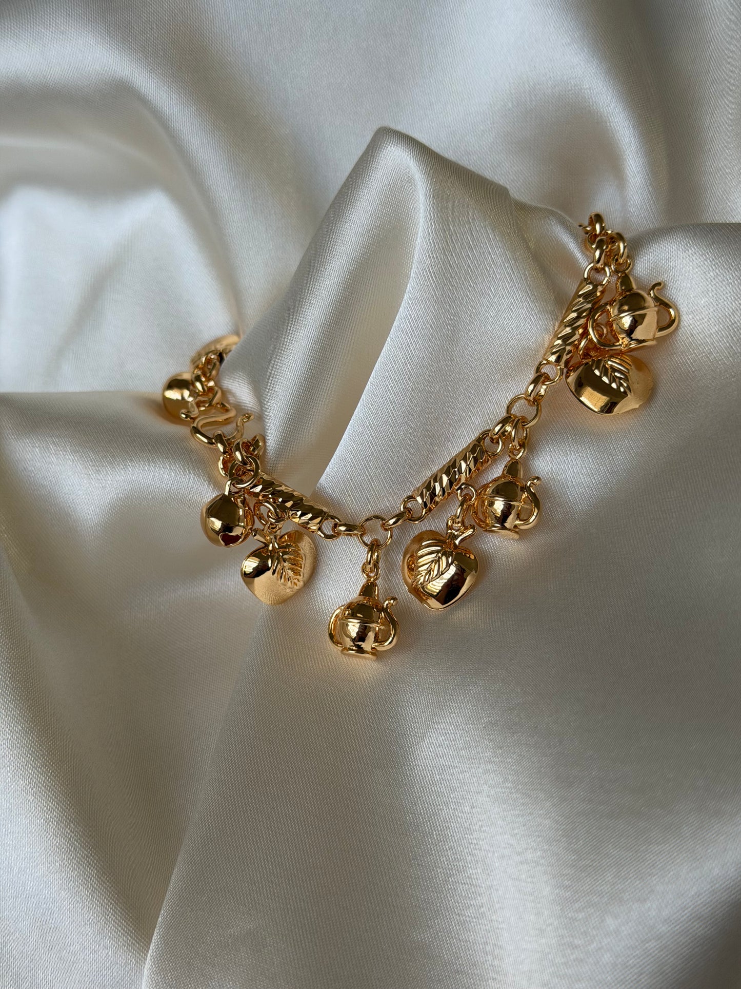 Tea Apple Charm bracelet